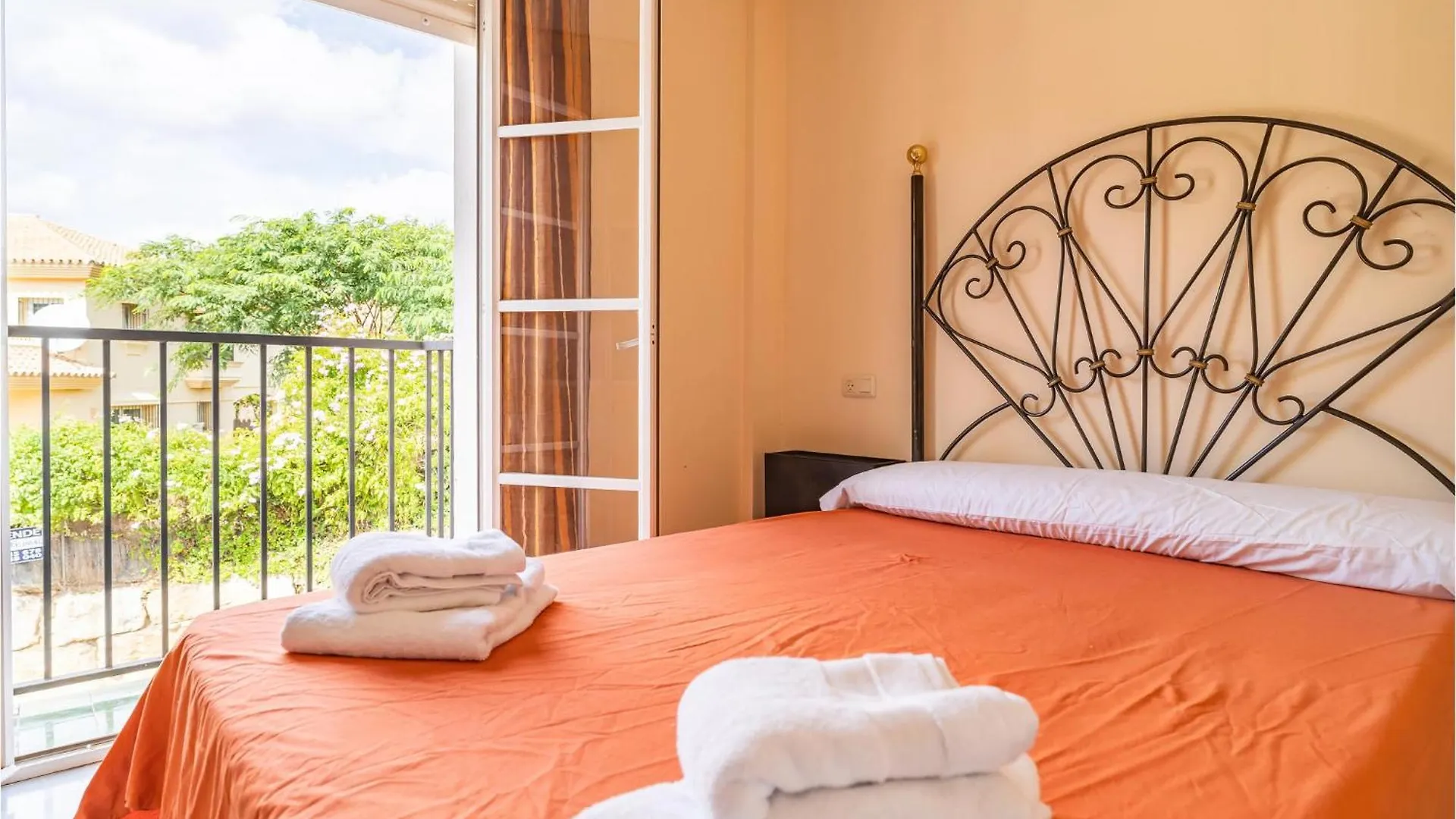 2 Bedroom Gorgeous Apartment In Malaga